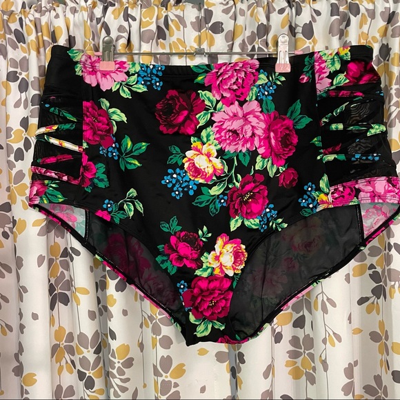 Torrid bikini SET! Push-up dd/f 3x top and matching mesh inset 4x bottoms - Picture 4 of 10